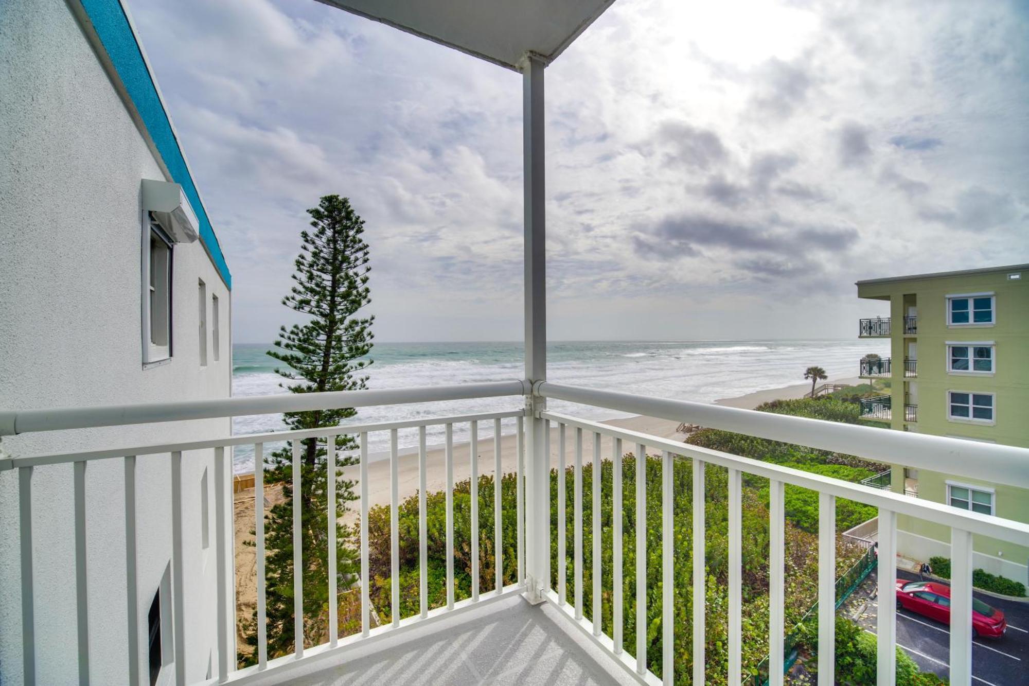 Pet-Friendly Satellite Beach Condo With Balcony! Екстериор снимка